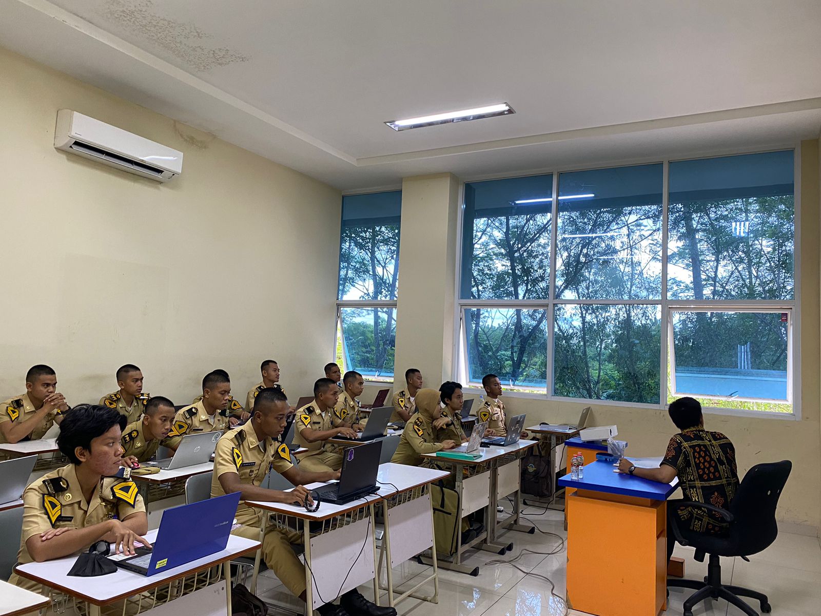 Kegiatan Belajar di Ruang Kelas