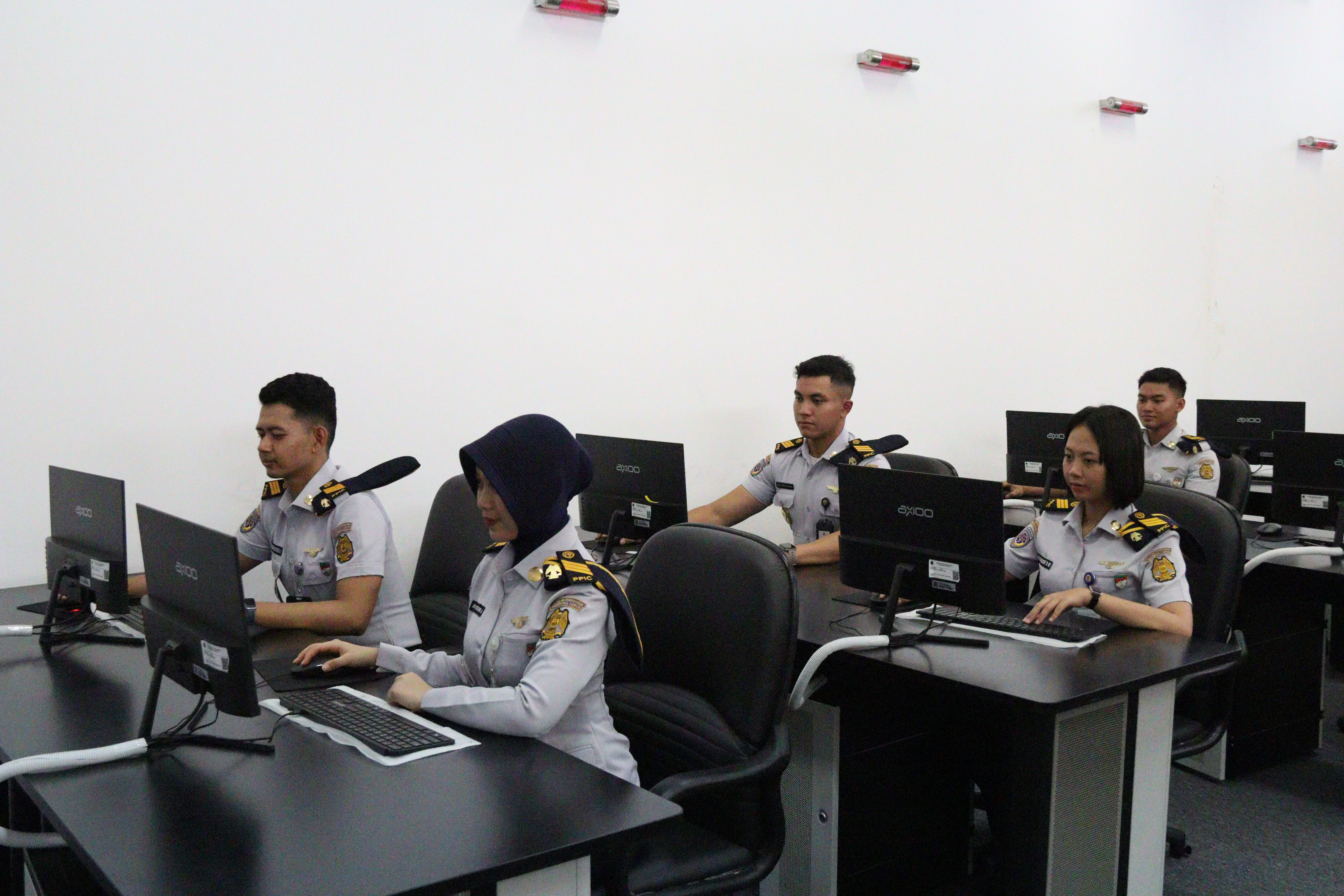 Kegiatan Praktik Computer Based Training (CBT)